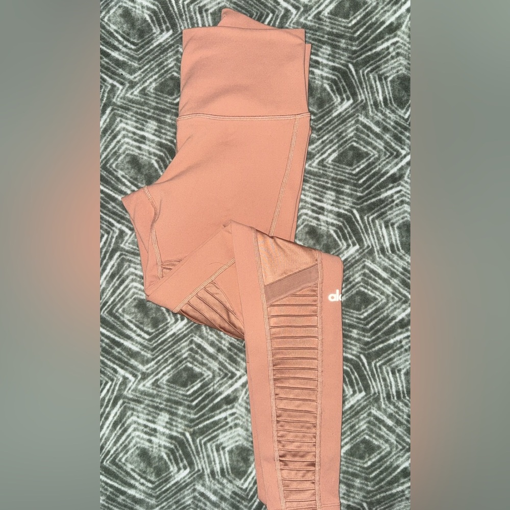 Alo Yoga Women’s Rose Gold/Blush/Coffee Color Leggings